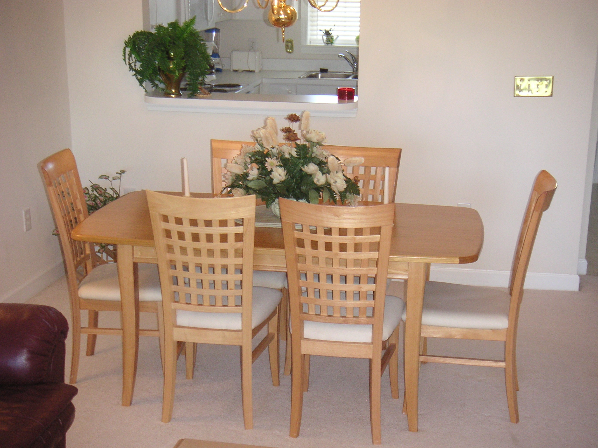 Bright and Airy Dining Area Seats 6